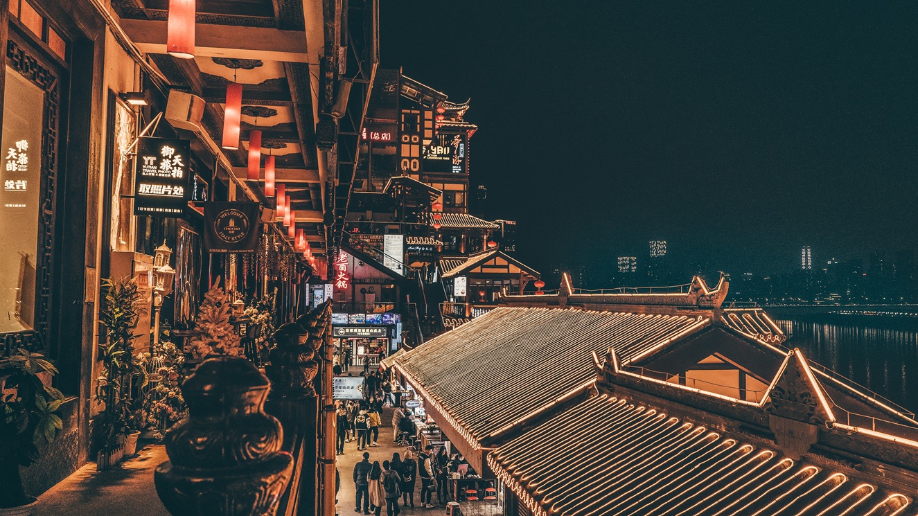 重庆渝中区洪崖洞夜景(企业商用).jpg
