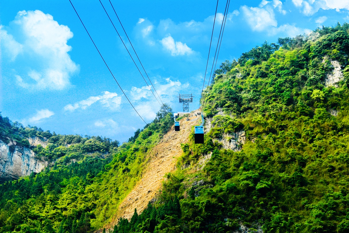 武陵山大裂谷武陵泰斗高空索道.jpg