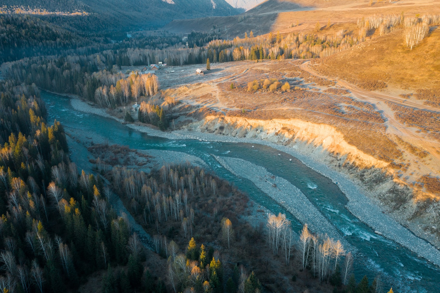 1774850579510606.jpg 新疆禾木秋色航拍(企业商用).jpg