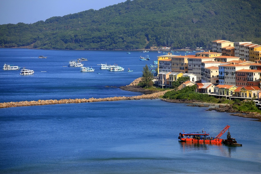 越南度假海岸空中观察 Phu Quoc海滩.jpg